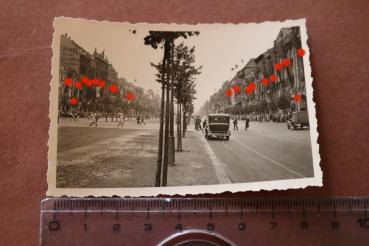 altes Foto - Promenade Berlin ?  Staatsfeier ?  gesäumt mit Hakenkreuzfahnen
